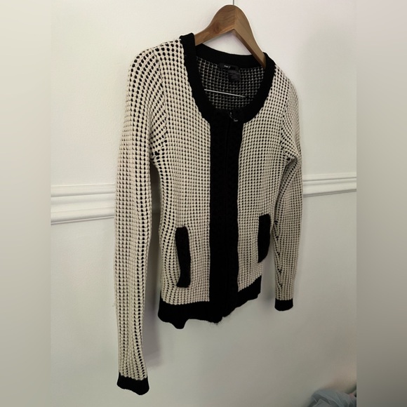 Pink Tartan cardigan sweater zipper beige and black with pockets size a small - Picture 10 of 10